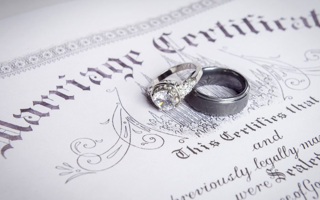 El condado de Dallas aprueba licencias de matrimonio a distancia