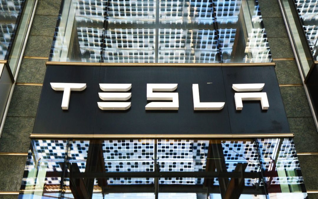 Customers Bristle at Tesla Discounts