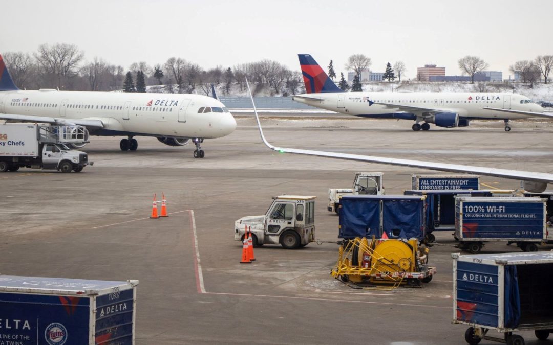 Delta Bars Employees from Sky Club Lounges