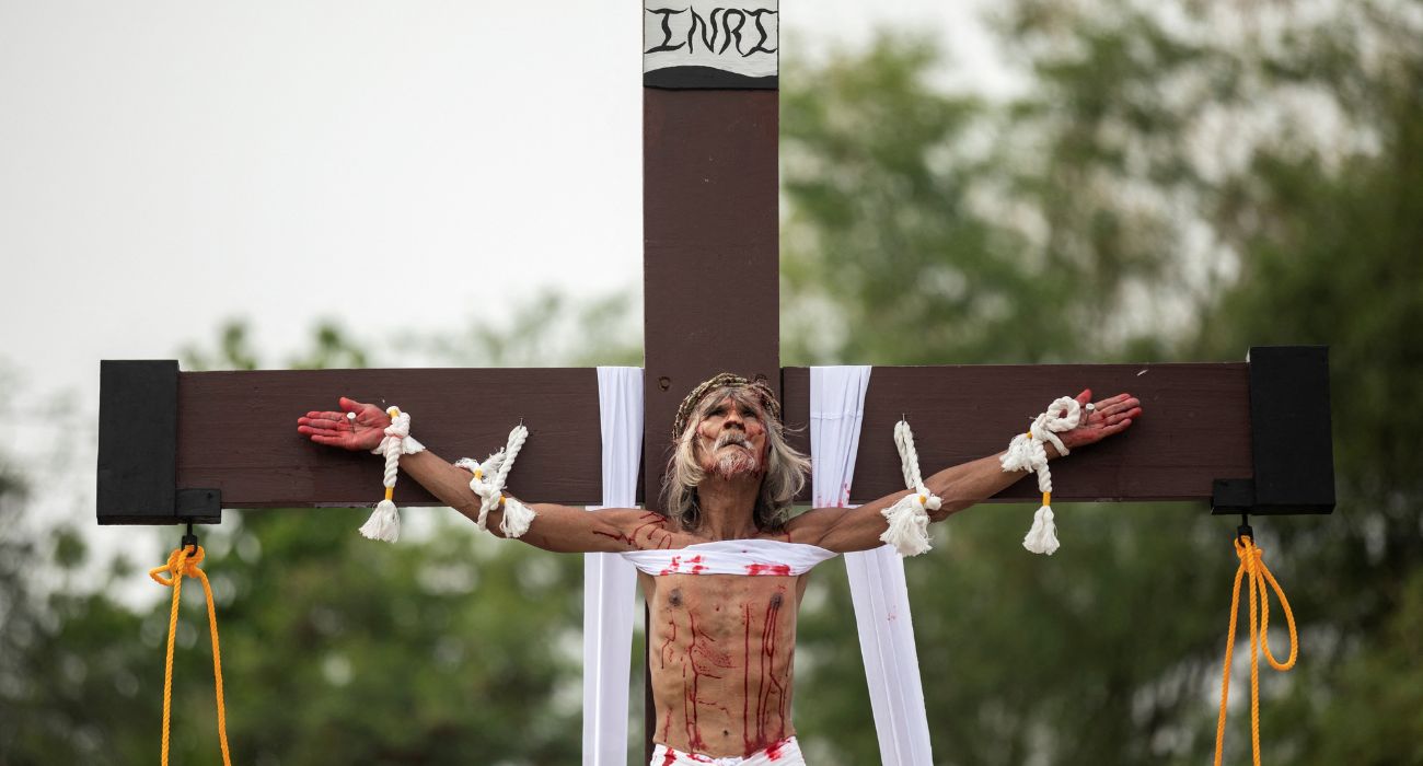 Eight Filipinos Crucified In Good Friday Tradition