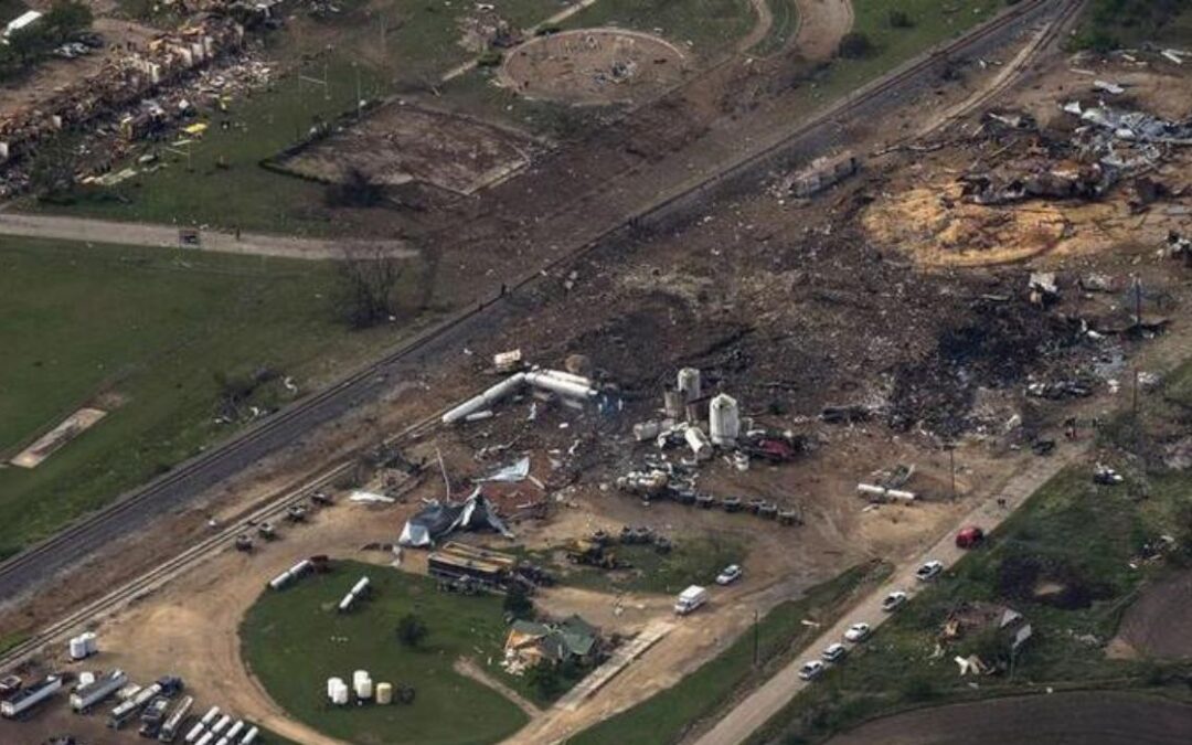 TX City Honors 15 Killed in Plant Explosion