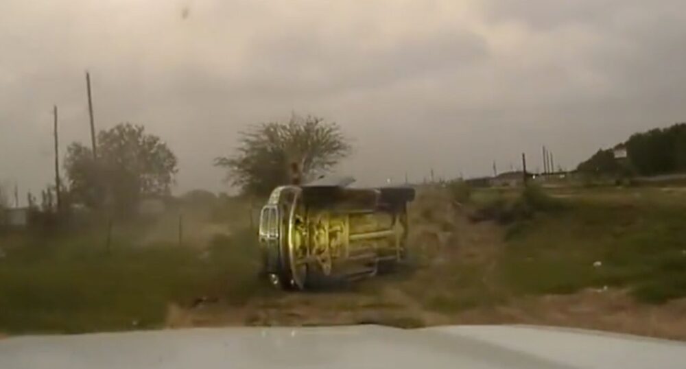 VIDEO: Truckful of Migrants Rolls in Chase