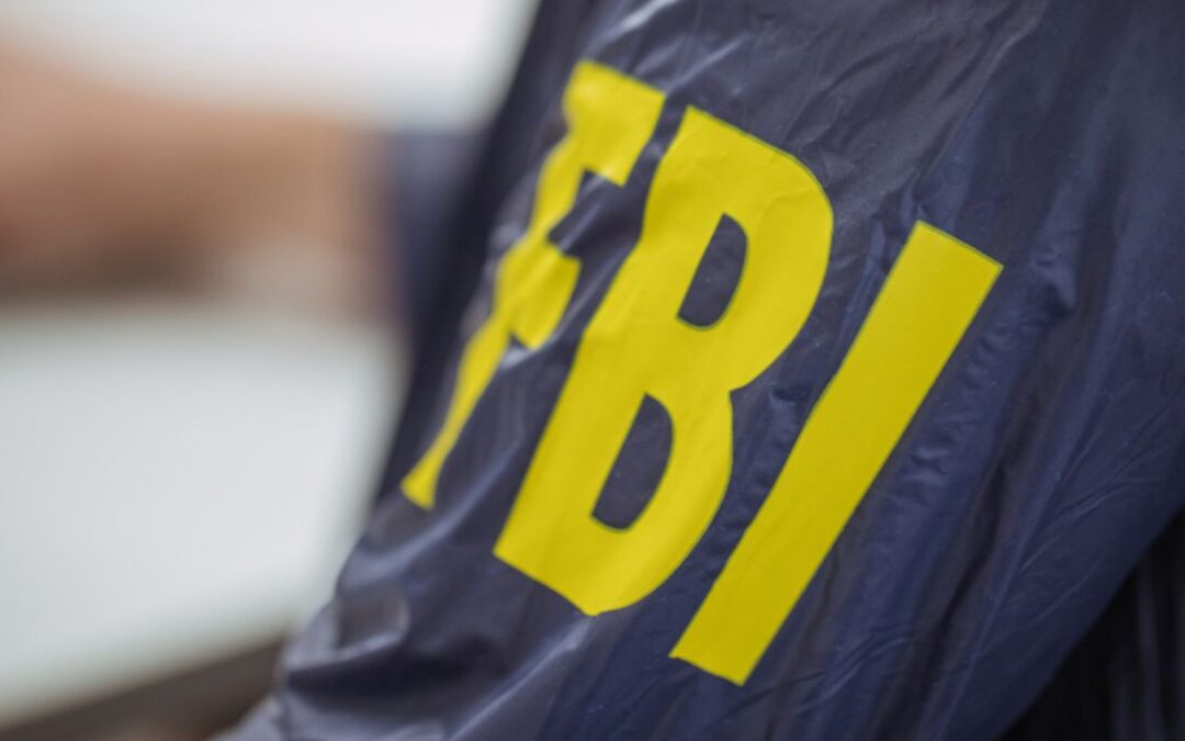 FBI arresta a guardia sospechoso de filtrar documentos secretos