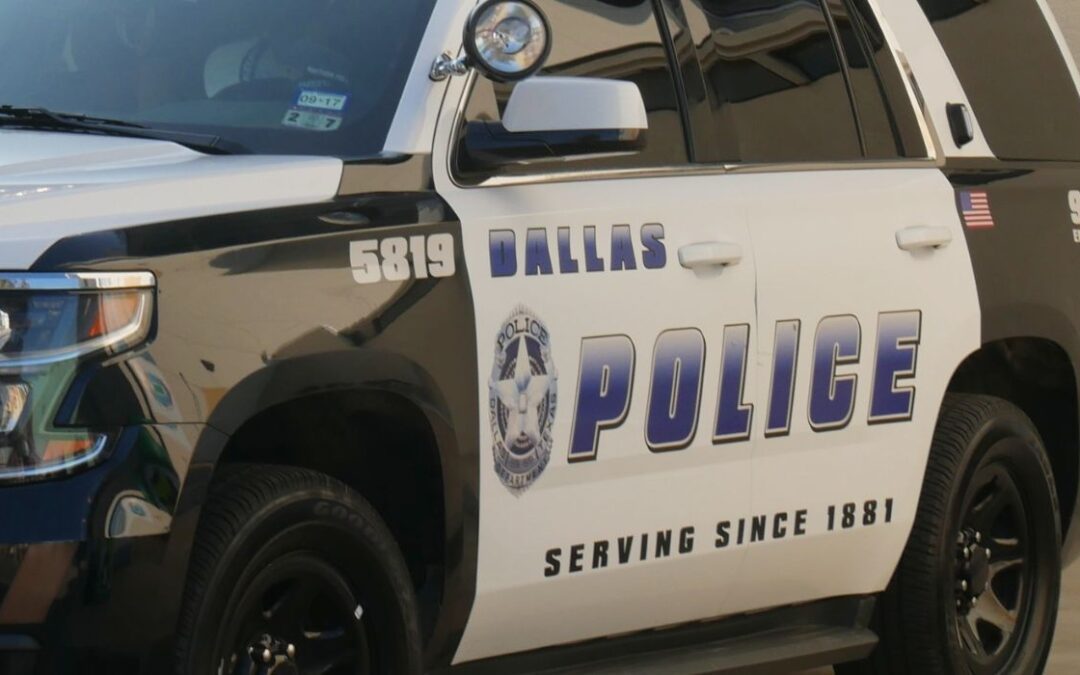 Hombre de Dallas muere bajo custodia policial