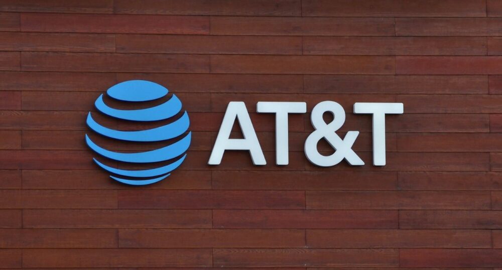 AT&T Shares Drop Amid Lead Cleanup Concerns