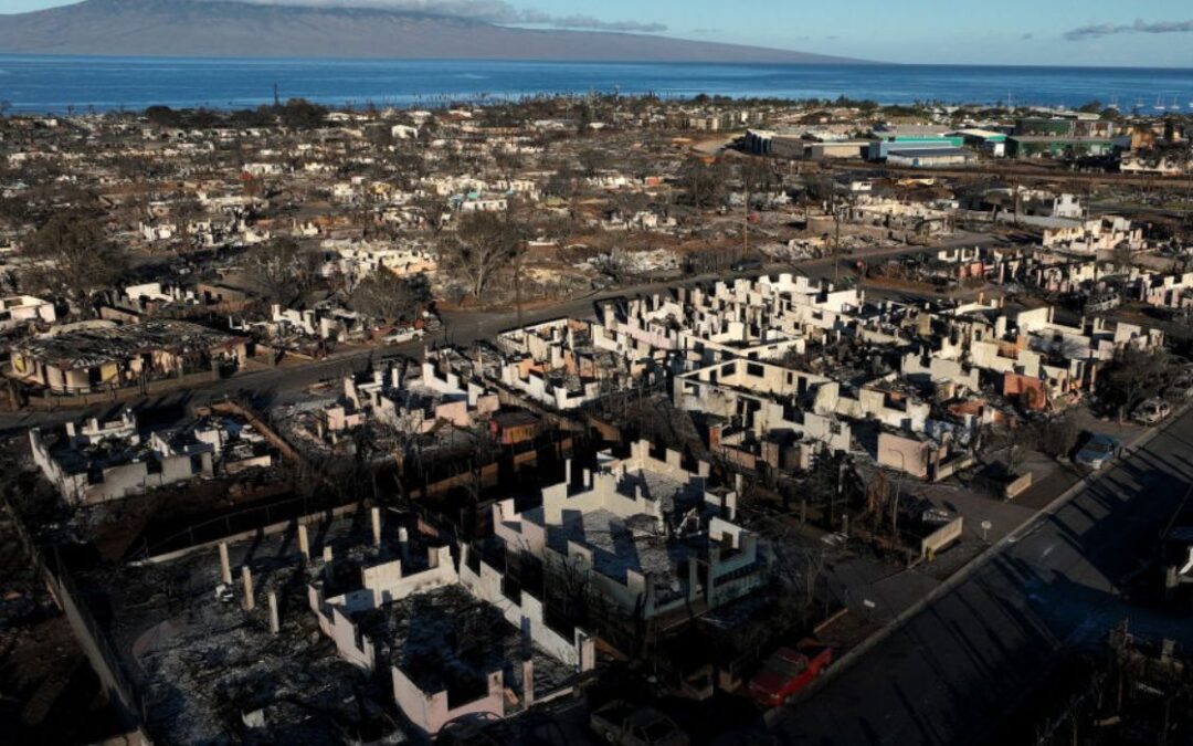 Biden visita Maui para ver de cerca los daños causados ​​por el fuego