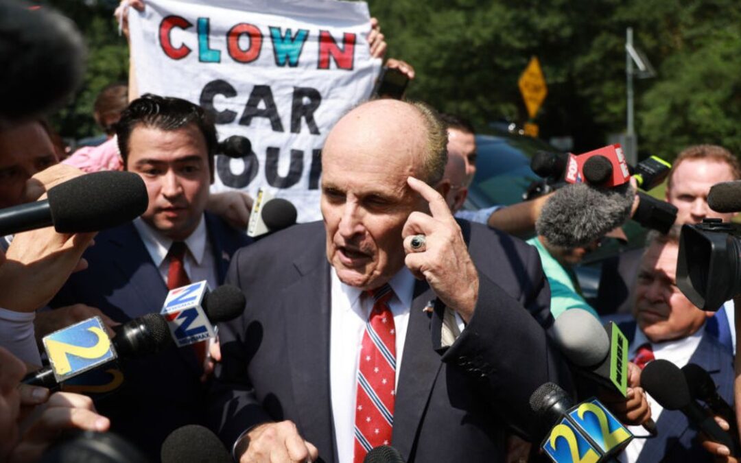 Giuliani, Powell Surrender in Atlanta