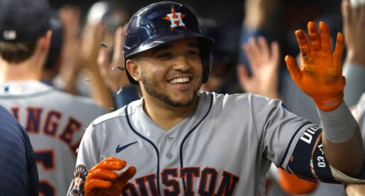 Astros in First Place After Beating Rangers