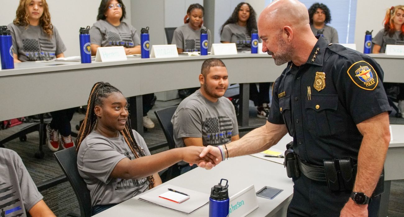 Students meet police chief