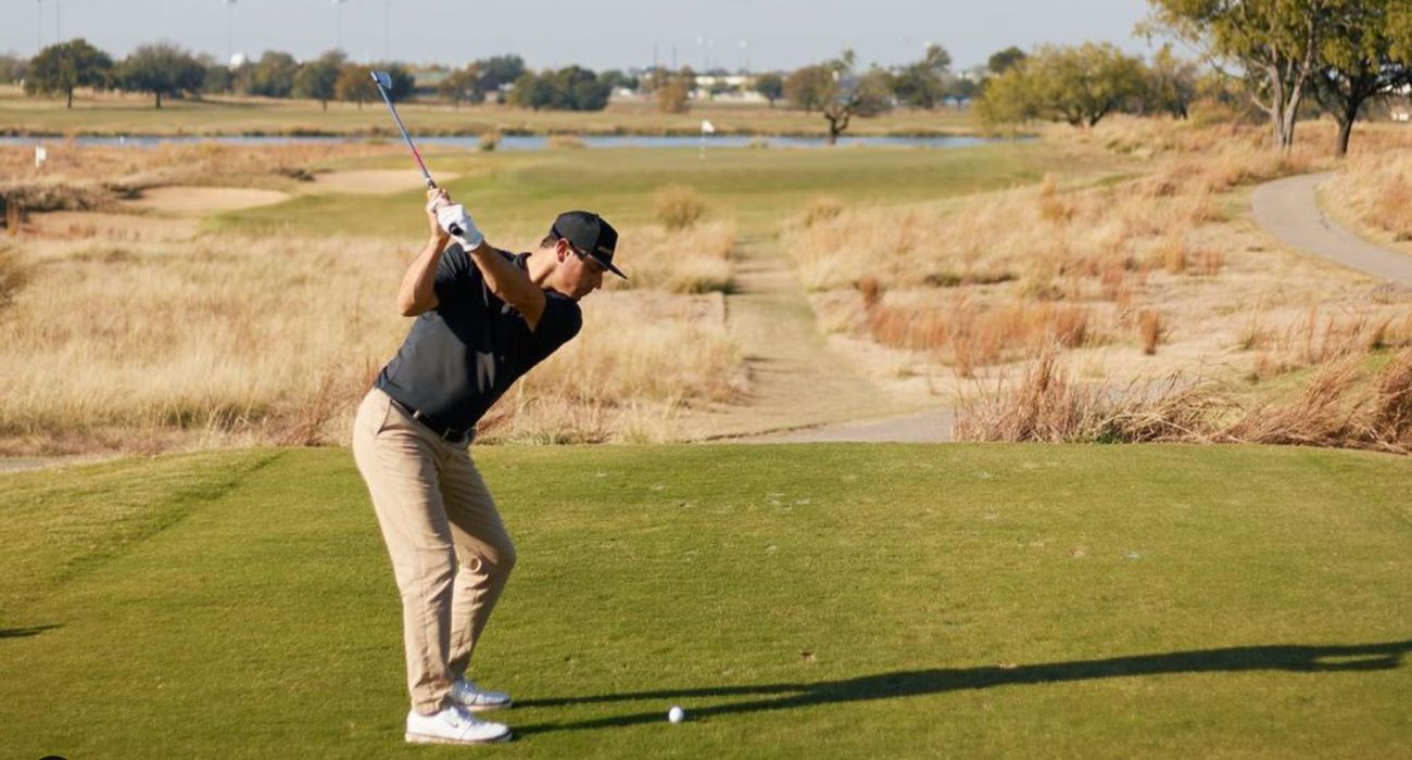 Ian Kinsler tees off