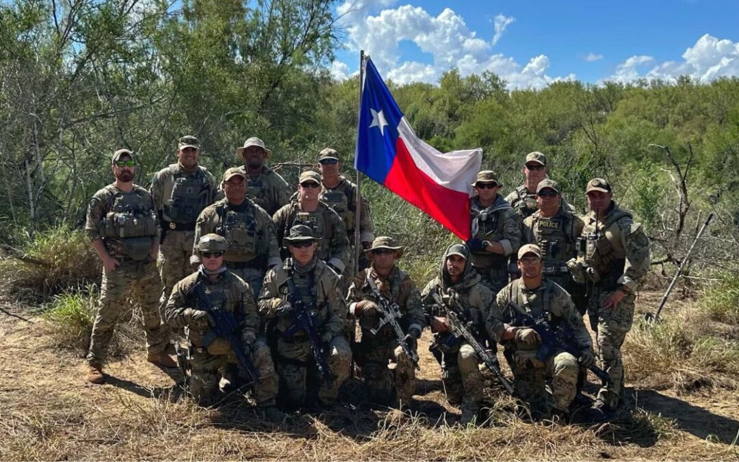 Texas coloca una bandera en un punto crítico de la frontera entre cárteles