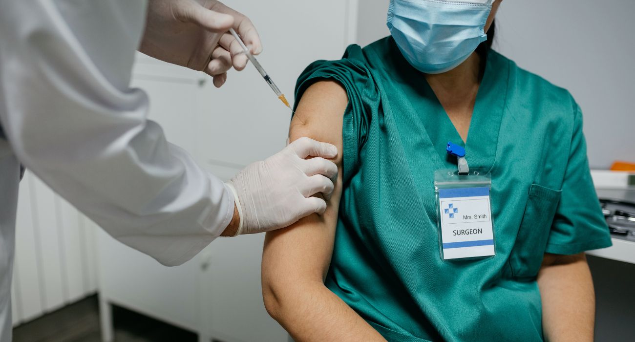 Surgeon getting a vaccine