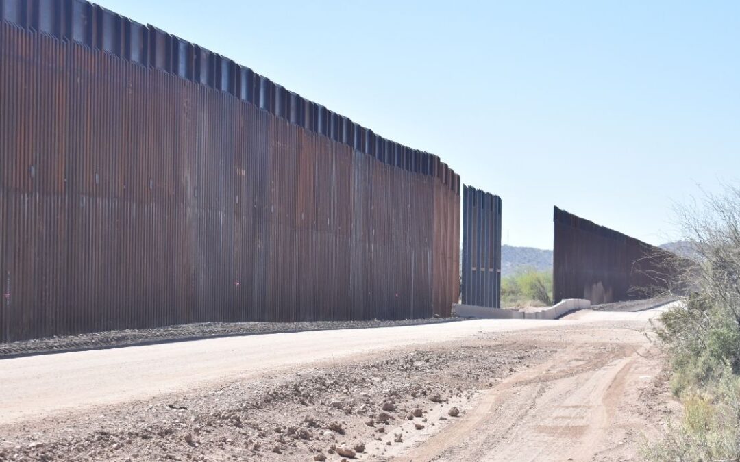 Texas construye muro fronterizo y considera nuevas leyes