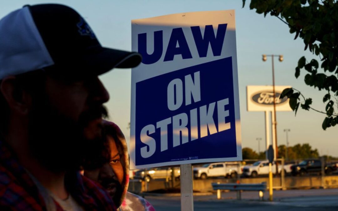 UAW Strike Expands as Ford Lays Off Over 300