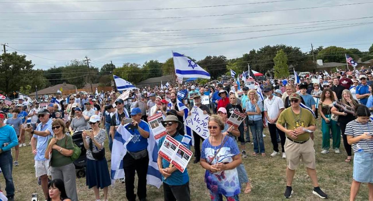 Supporters of Israel gathered in North Dallas