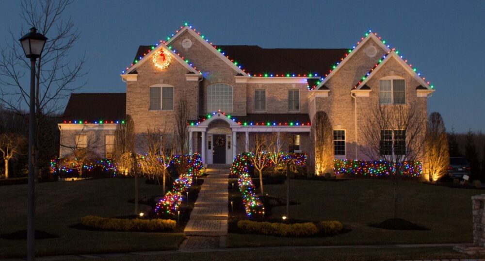 Local Business Lights Up Christmas