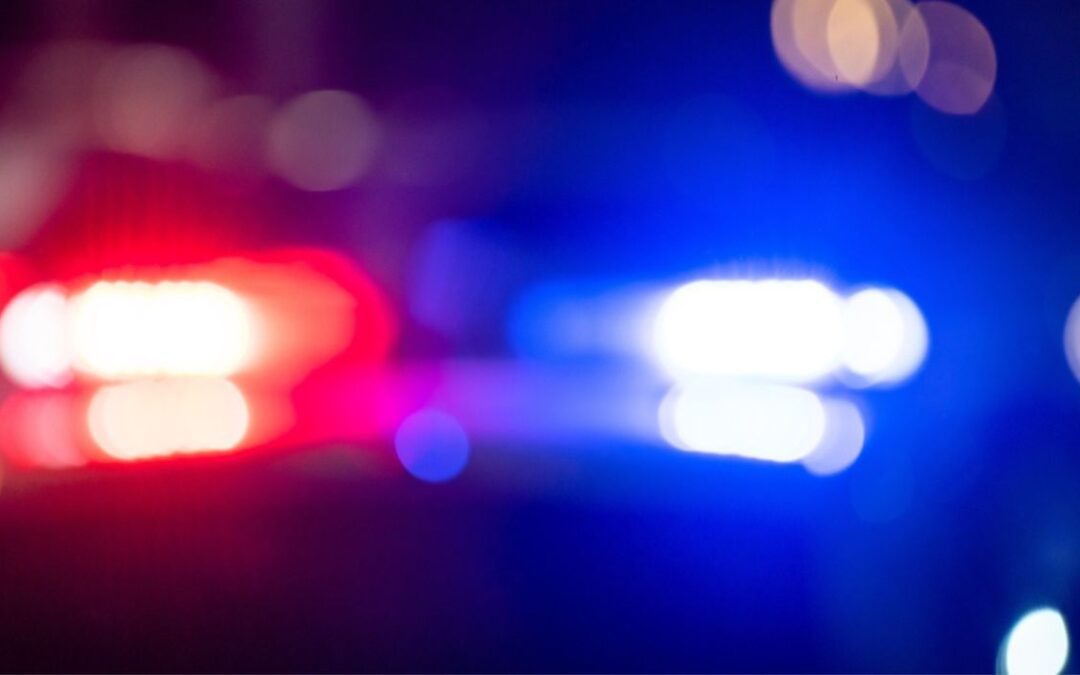 Oficial de Dallas baleado mientras cumplía una orden de asesinato capital