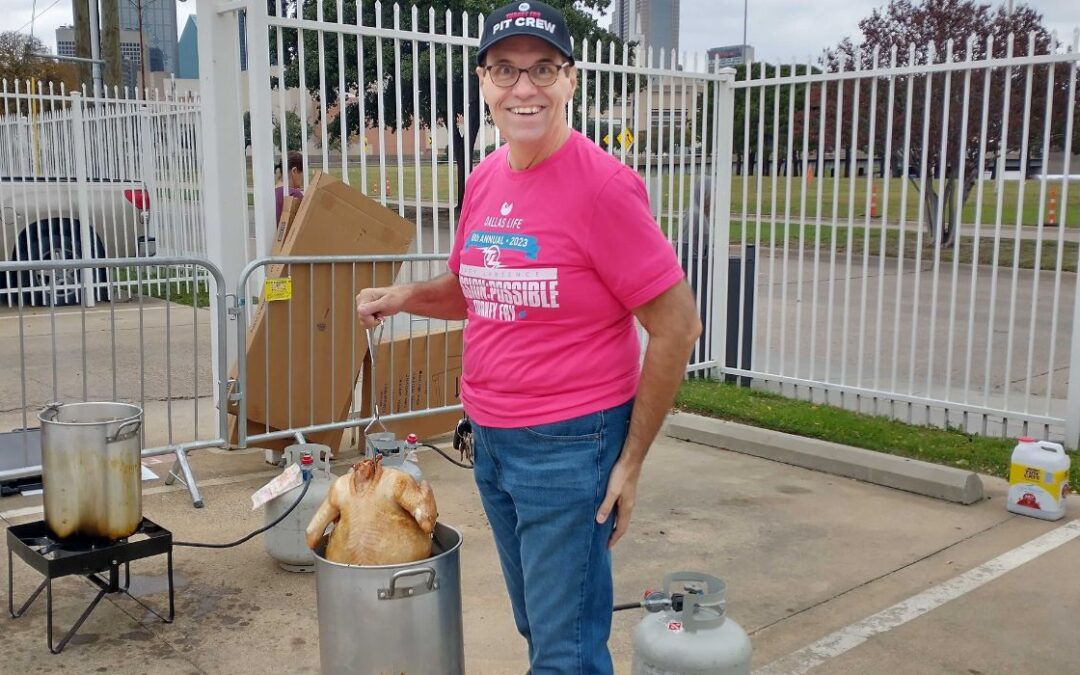 Dallas LIFE organiza pavo frito para personas sin hogar