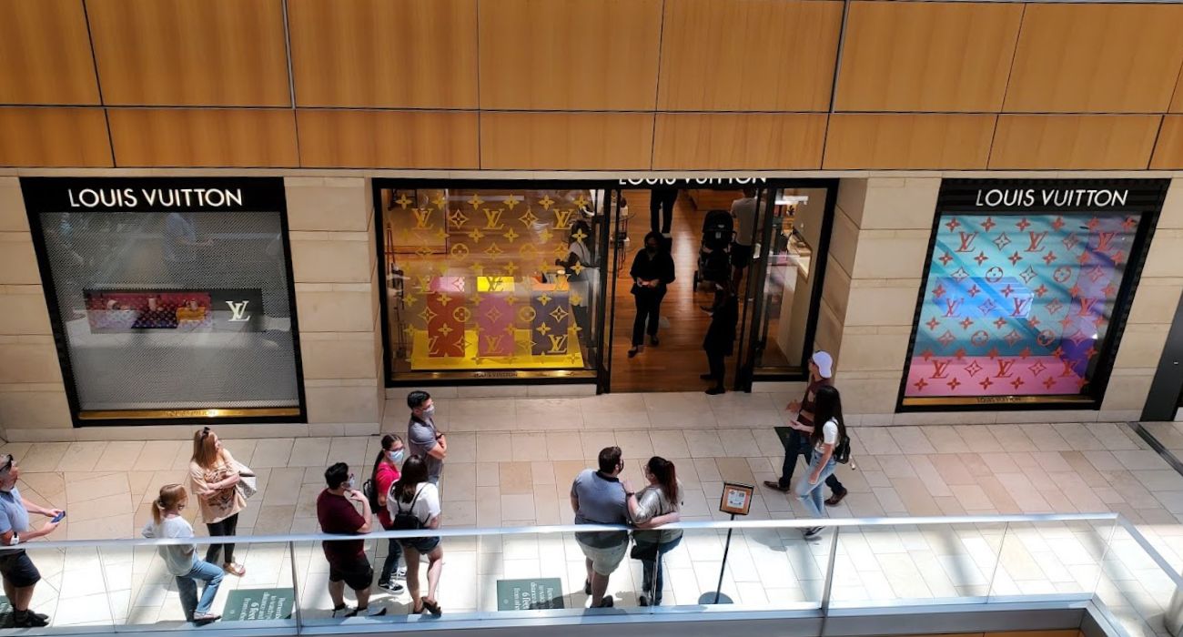 Louis Vuitton store at Galleria Dallas