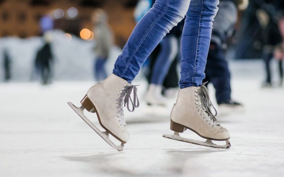 2024 trae patinaje temático a Galleria Dallas