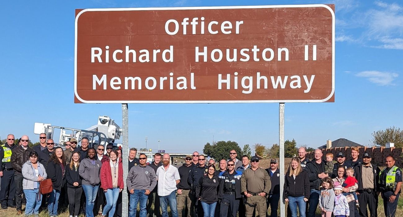 Officer Richard Houston II Memorial Highway sign