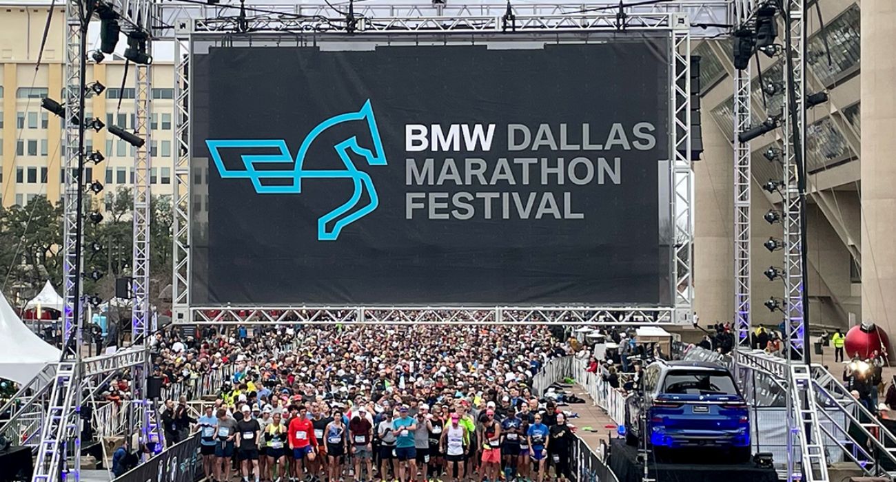 Línea de salida del BMW Dallas Marathon Festival