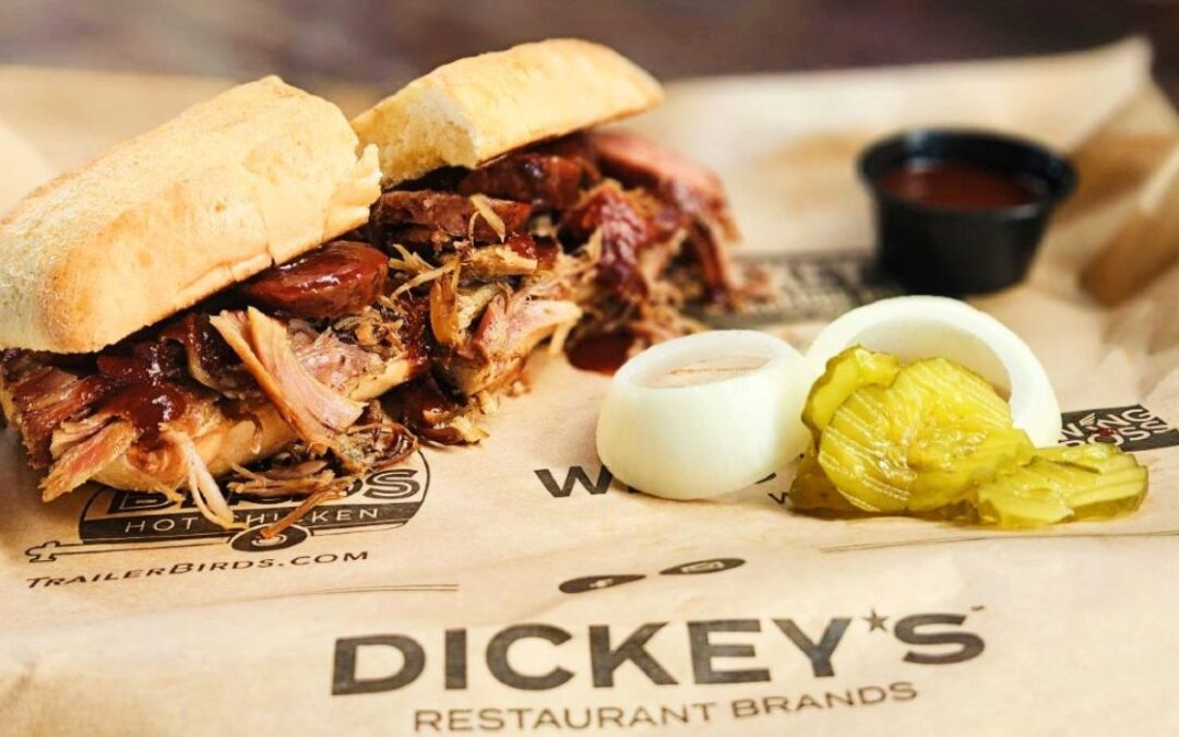 Dickey's, con sede en Dallas, ofrece comidas gratuitas para niños