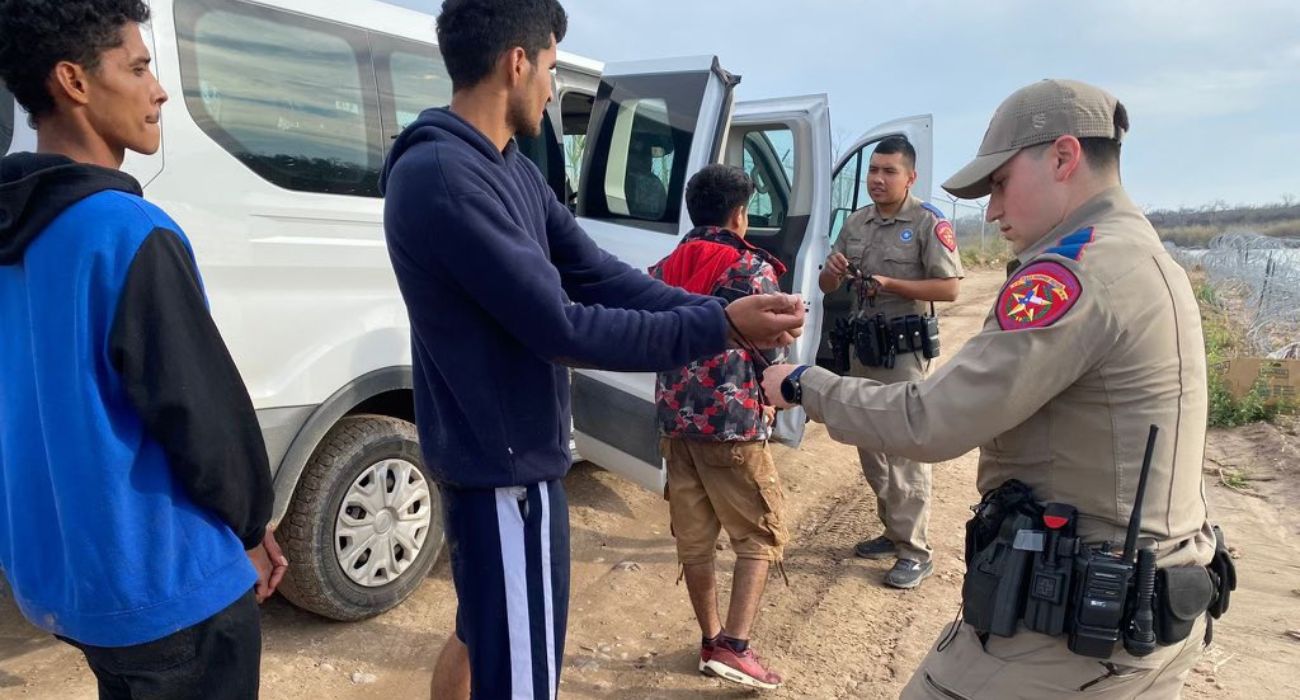 Texas state troopers arrested unlawful migrants near Eagle Pass.