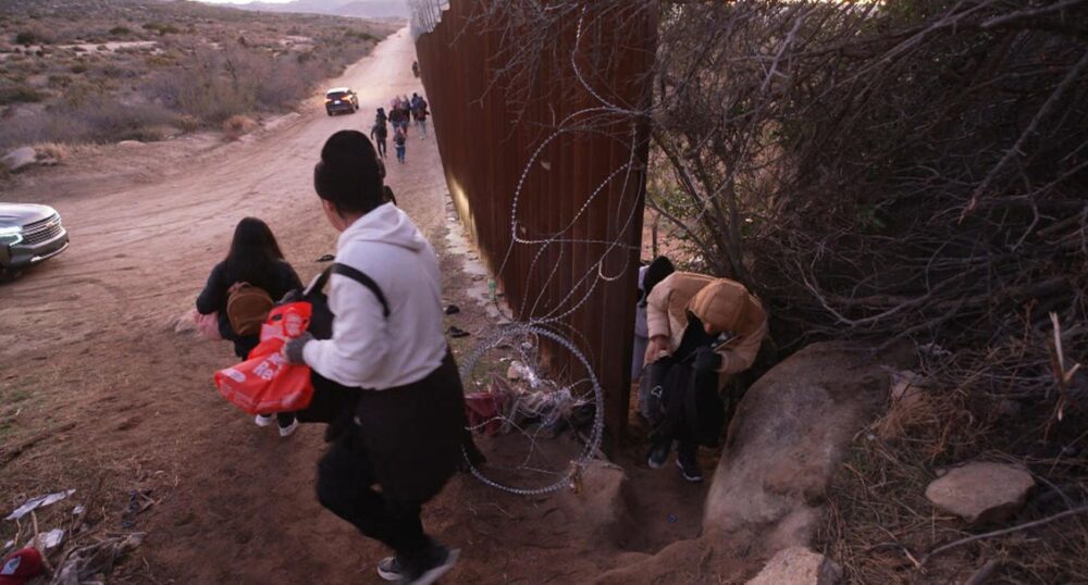Mexico Sets Up Checkpoint Near Gap in Border Fence