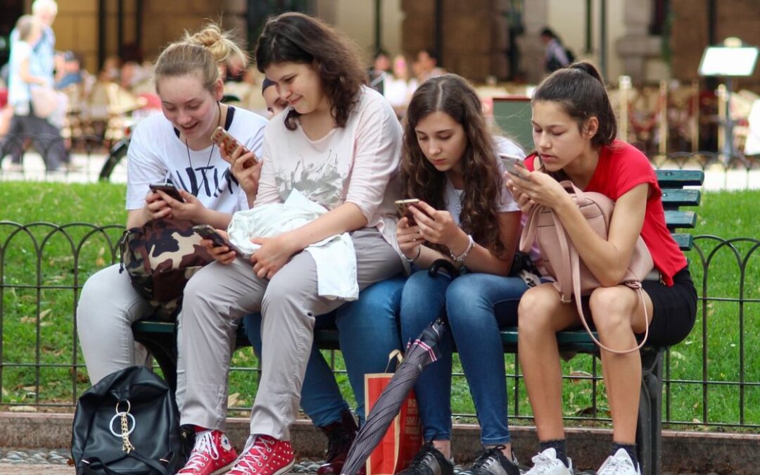 Un estudio encuentra que los adolescentes están más relajados sin teléfonos