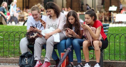 Study Finds Teens More Relaxed Without Phones