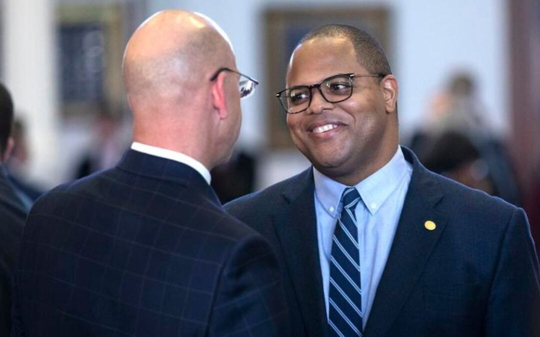 El alcalde Johnson critica a los 'izquierdistas' por la oferta de destitución