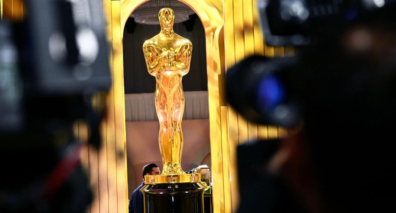 Oscars statue on display
