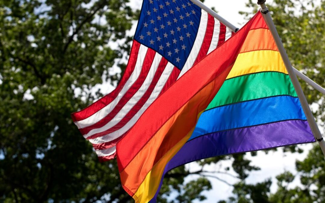 El proyecto de ley de gastos prohíbe las banderas del orgullo gay en las embajadas... por ahora