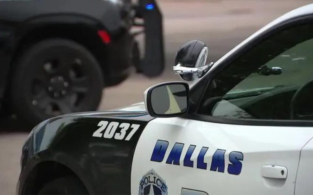 Dos agentes de policía de Dallas arrastrados por el vehículo del sospechoso