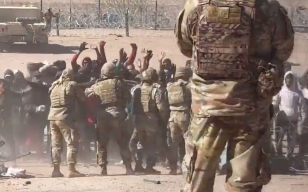 VIDEO: Migrantes ilegales derriban valla y abruman a soldados