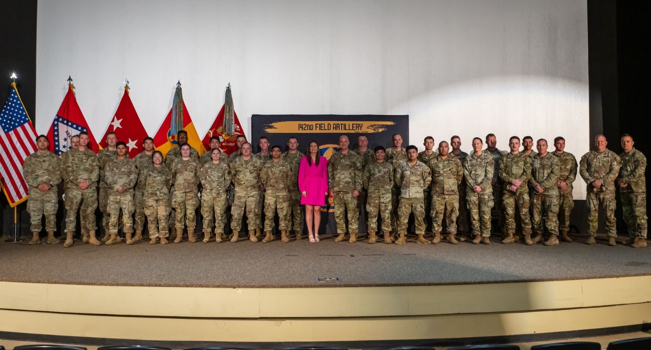 Arkansas Gov. Sarah Huckabee Sanders with Arkansas National Guardsmen
