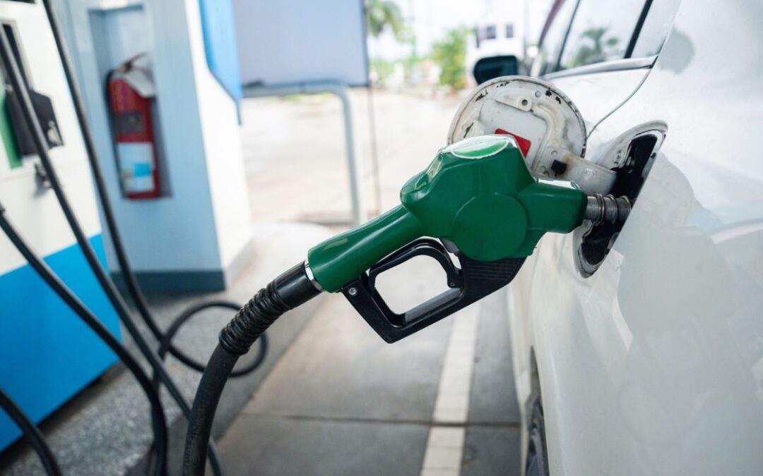 La demanda estacional hace subir los precios de la gasolina