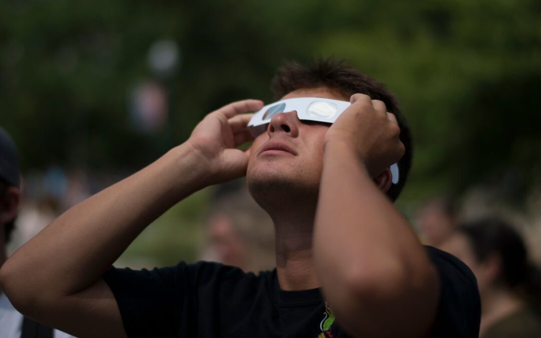 Dallas se prepara para el eclipse a pesar del clima