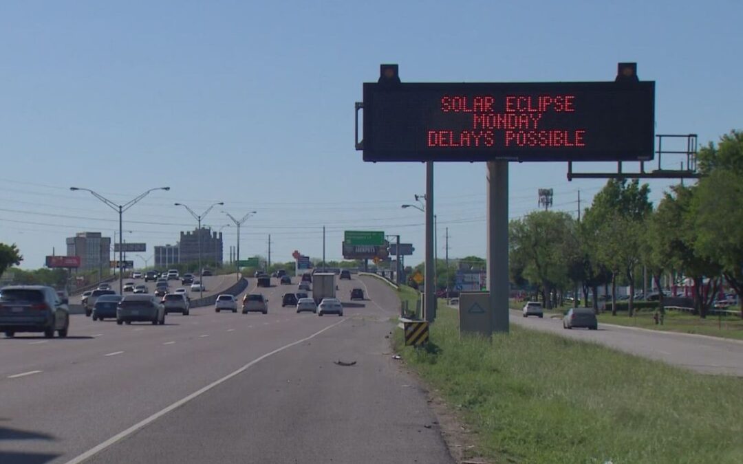 Eclipse provoca cierres intermitentes de carreteras en Dallas