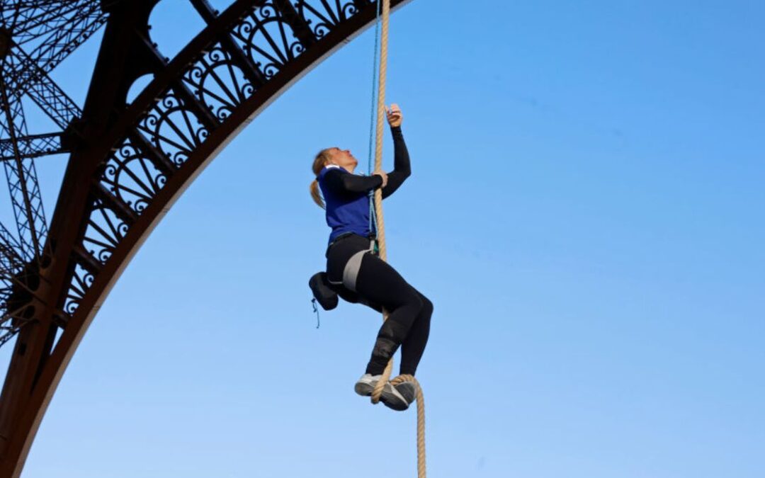 Athlete Climbs Eiffel Tower, Breaks Record