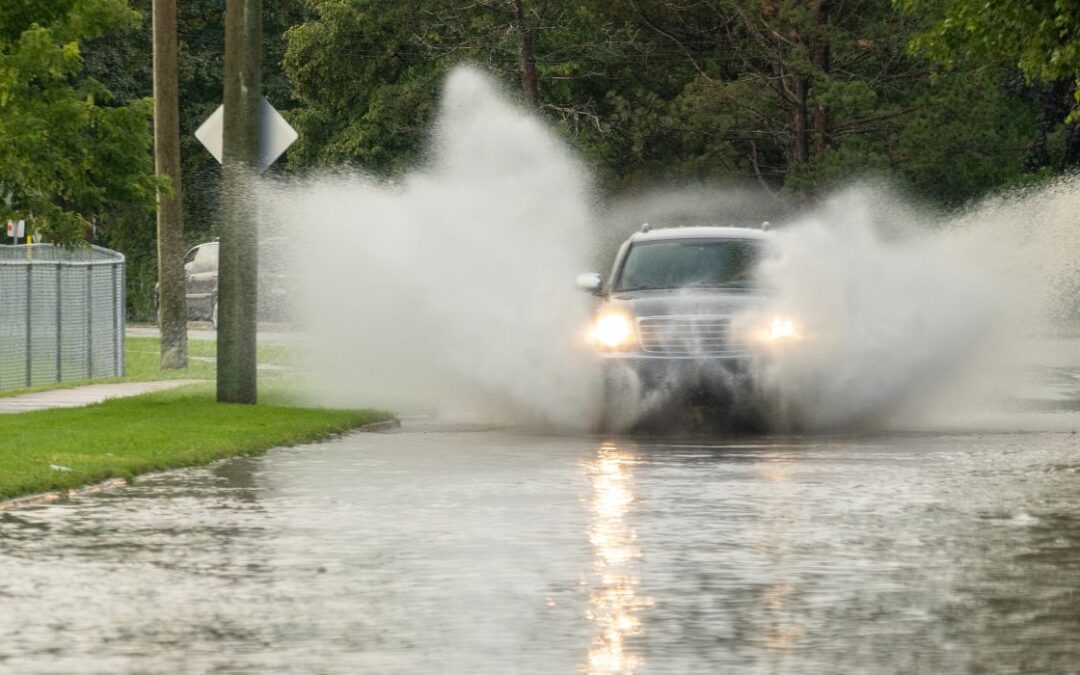 La lluvia provoca inundaciones, retrasos en vuelos y accidentes automovilísticos en Dallas