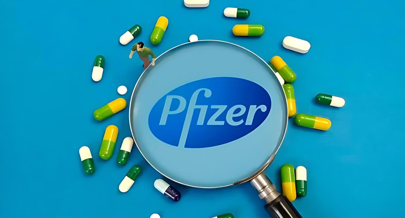 Pfizer logo with pills | Image by CFOTO/Future Publishing via Getty Images