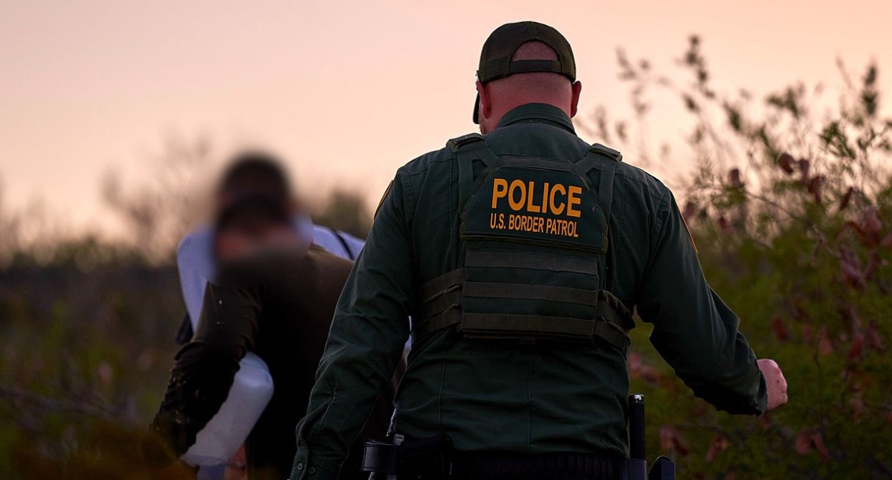 U.S. Border Patrol with unlawful migrants at the border. | Image by US Border Patrol/Facebook