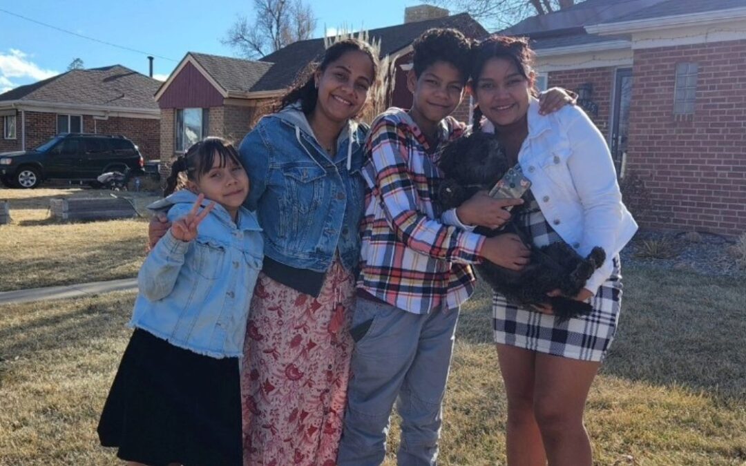Denver establece una línea directa para 'alojar inmigrantes en su hogar'