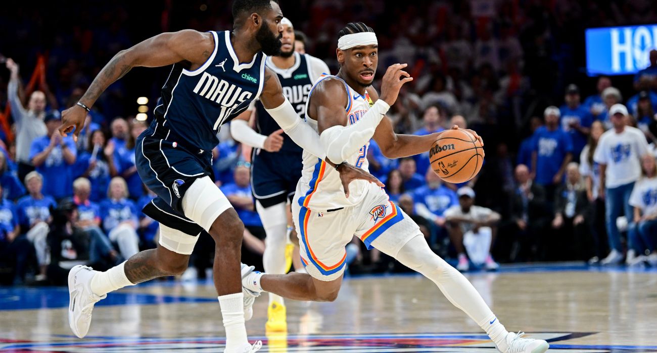 Shai Gilgeous-Alexander #2 of the Oklahoma City Thunder drives to the basket against Tim Hardaway Jr. #10 of the Dallas Mavericks | Image by Joshua Gateley/Getty Images