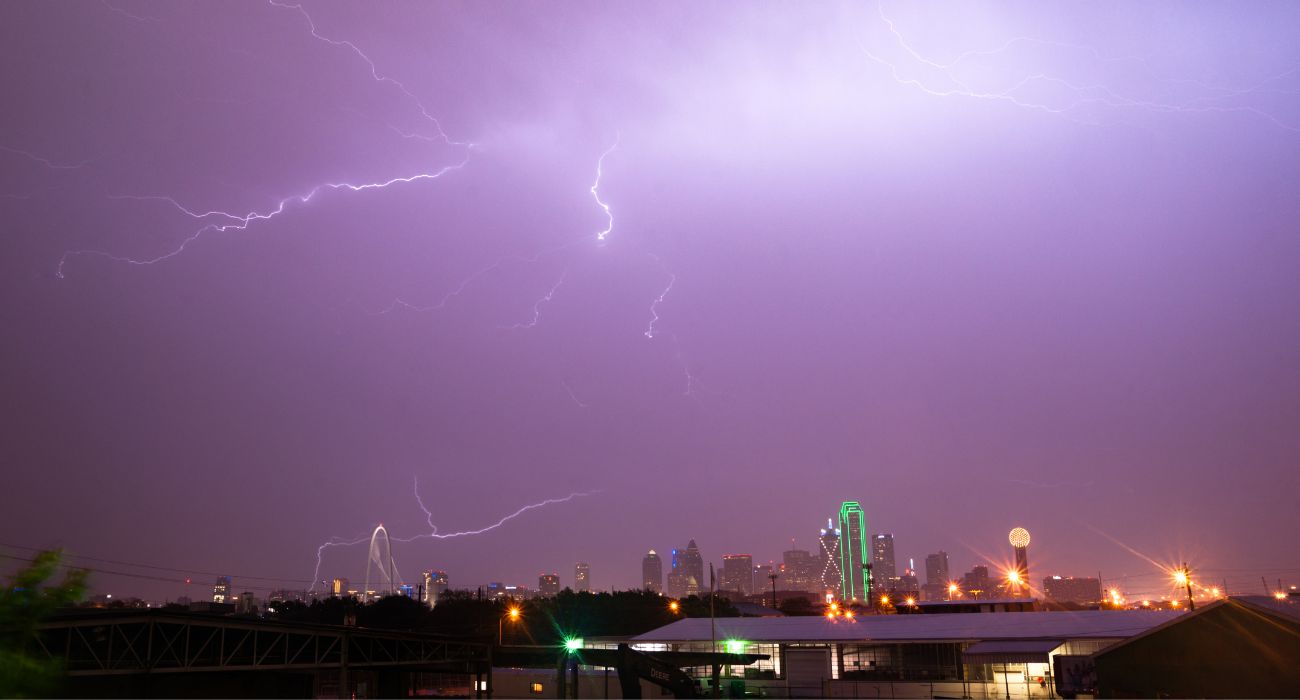 Lightning over Dallas, Texas. | Image by Real Window Creative/Shutterstock