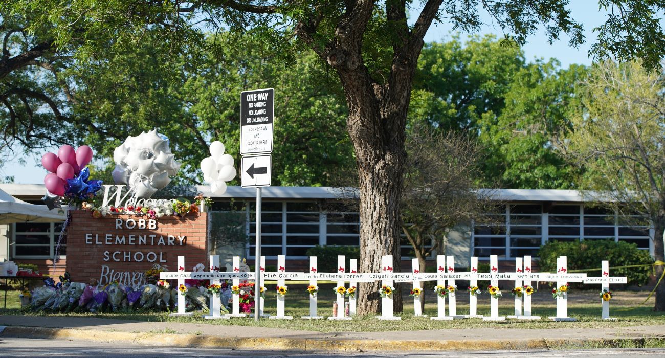 Robb Elementary School in Uvalde, Texas | Image by Jinitzail Hernandez/Shutterstock