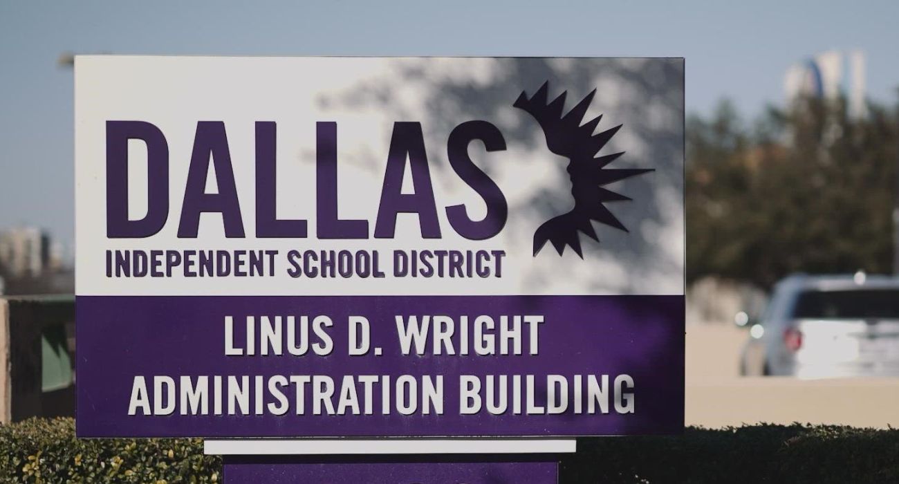 Dallas ISD Sign | Image by WFAA