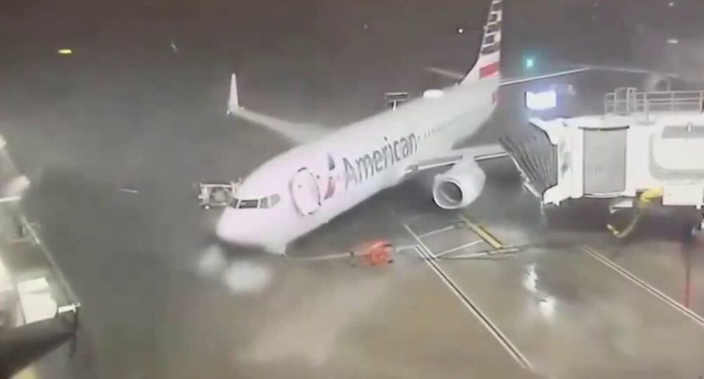 VIDEO: Wind Gusts Push Plane Away From Gate